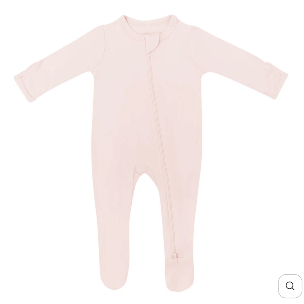 Kyte Baby zippered footie in blush